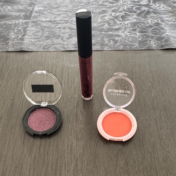 Ace Beaute Lip Gloss in Deep Burgundy - Picture 2 of 2